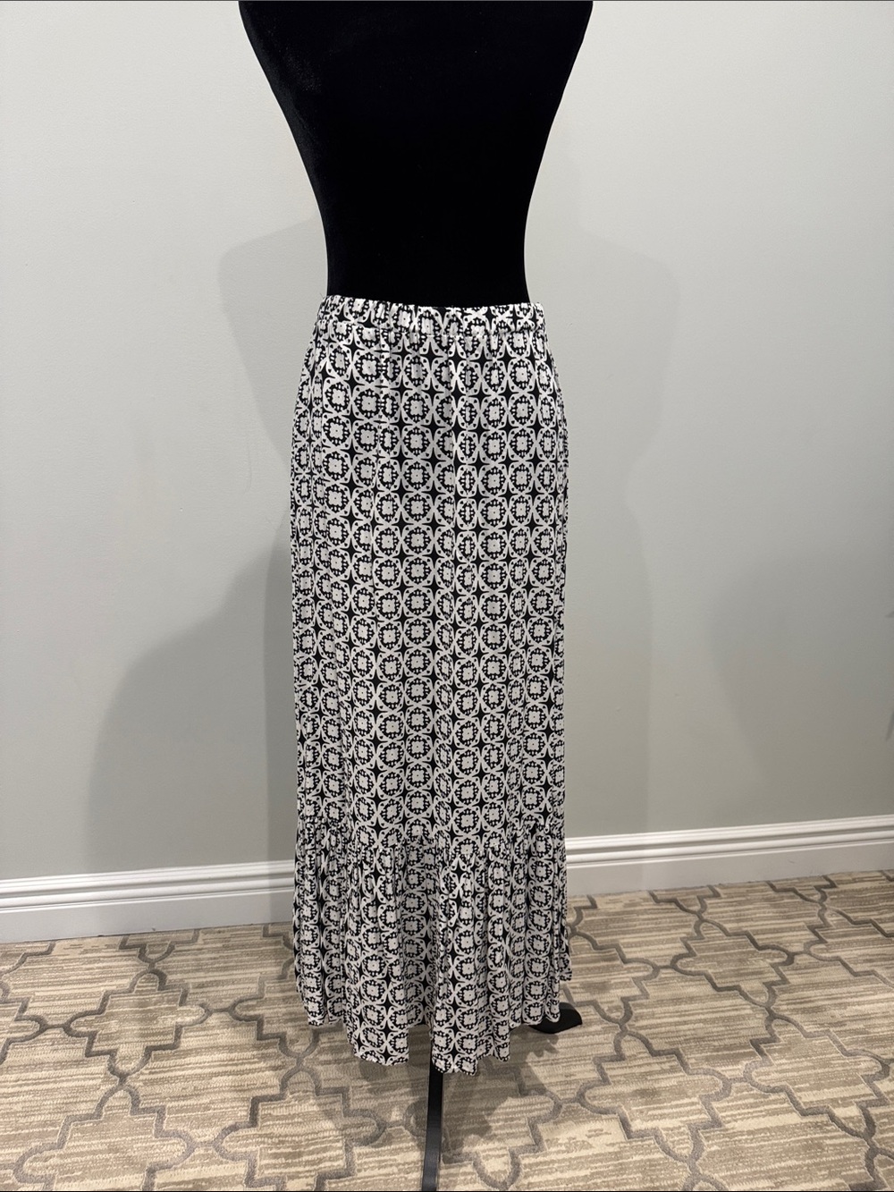 Halogen Black and White Printed Ruffle-Hem Maxi Skirt
